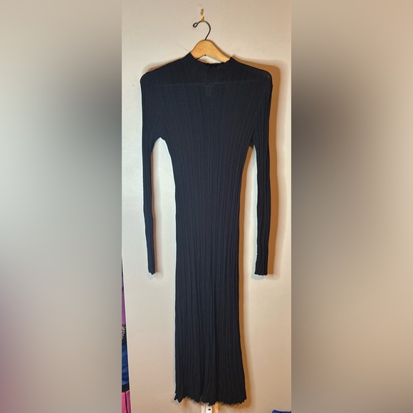 Long fitted knit dress - Picture 3 of 13